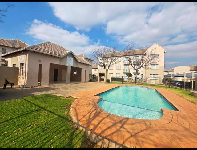 2 BEDROOM APARTMENT FOR SALE IN KLIPPOORTJIE